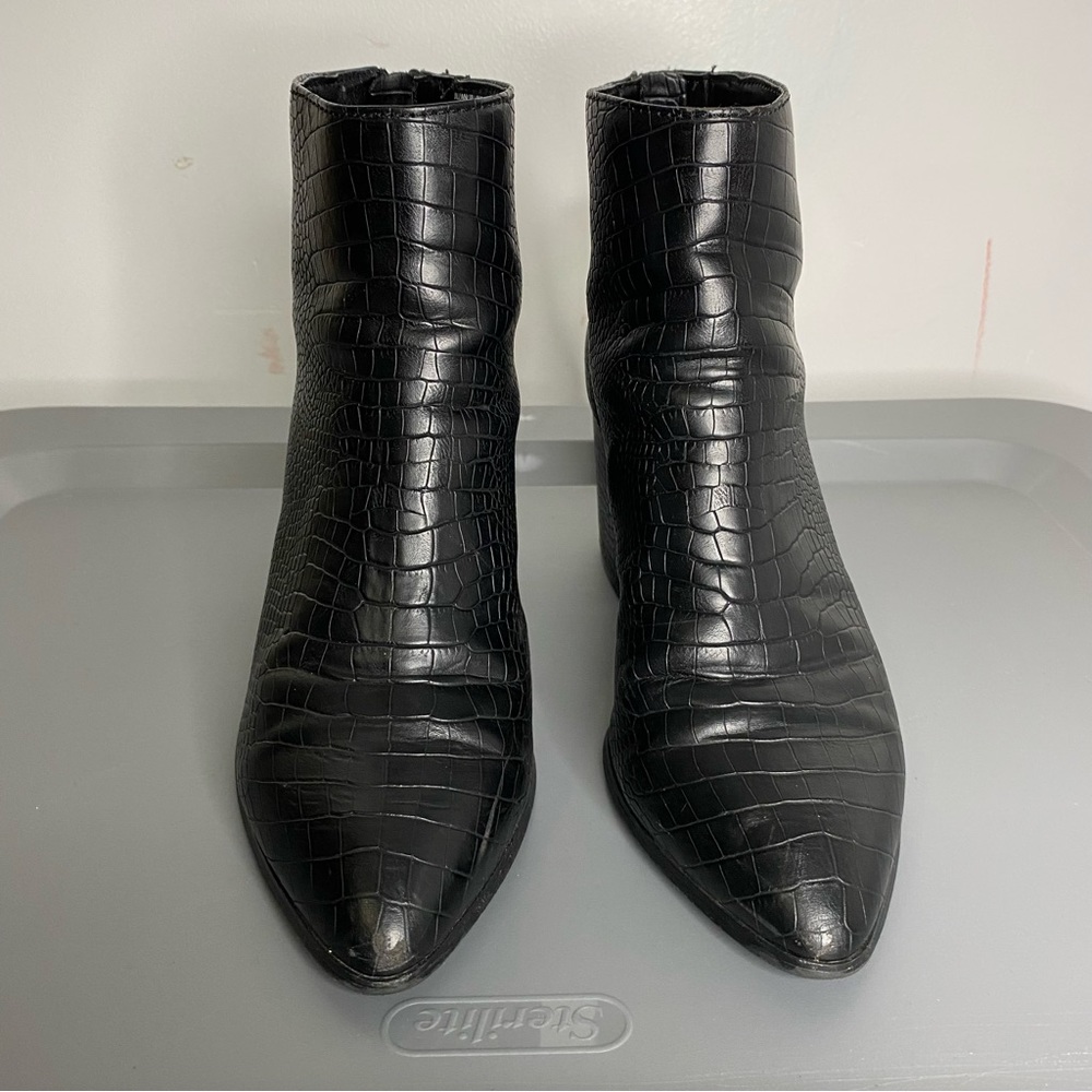 Steve Madden Jillian Croc Embossed Black PU Leather Pointy Toe Ankle Boots 9.5 - Picture 4 of 12